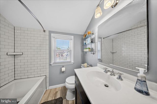 11 WHITEHALL CIR, Wilmington, DE 19808