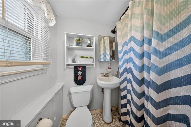 11 WHITEHALL CIR, Wilmington, DE 19808
