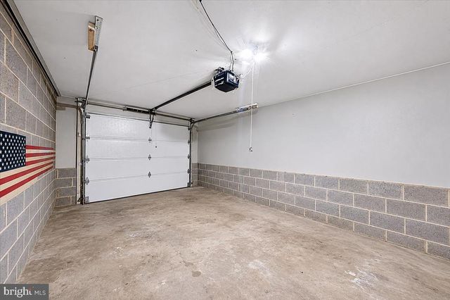 11 WHITEHALL CIR, Wilmington, DE 19808