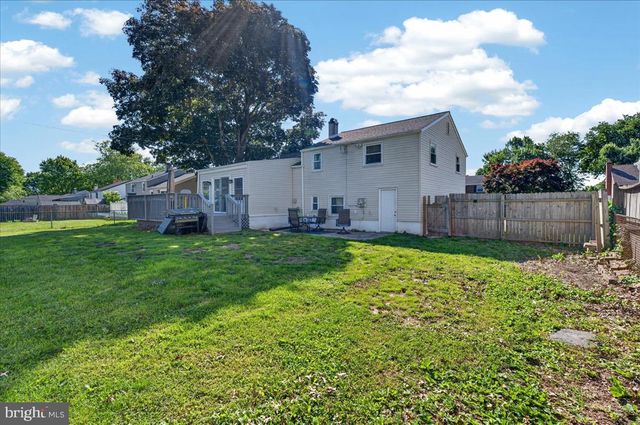 11 WHITEHALL CIR, Wilmington, DE 19808