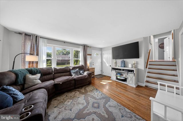 11 WHITEHALL CIR, Wilmington, DE 19808