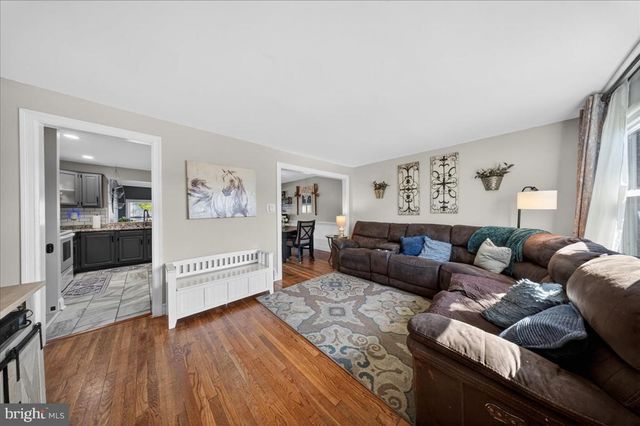 11 WHITEHALL CIR, Wilmington, DE 19808