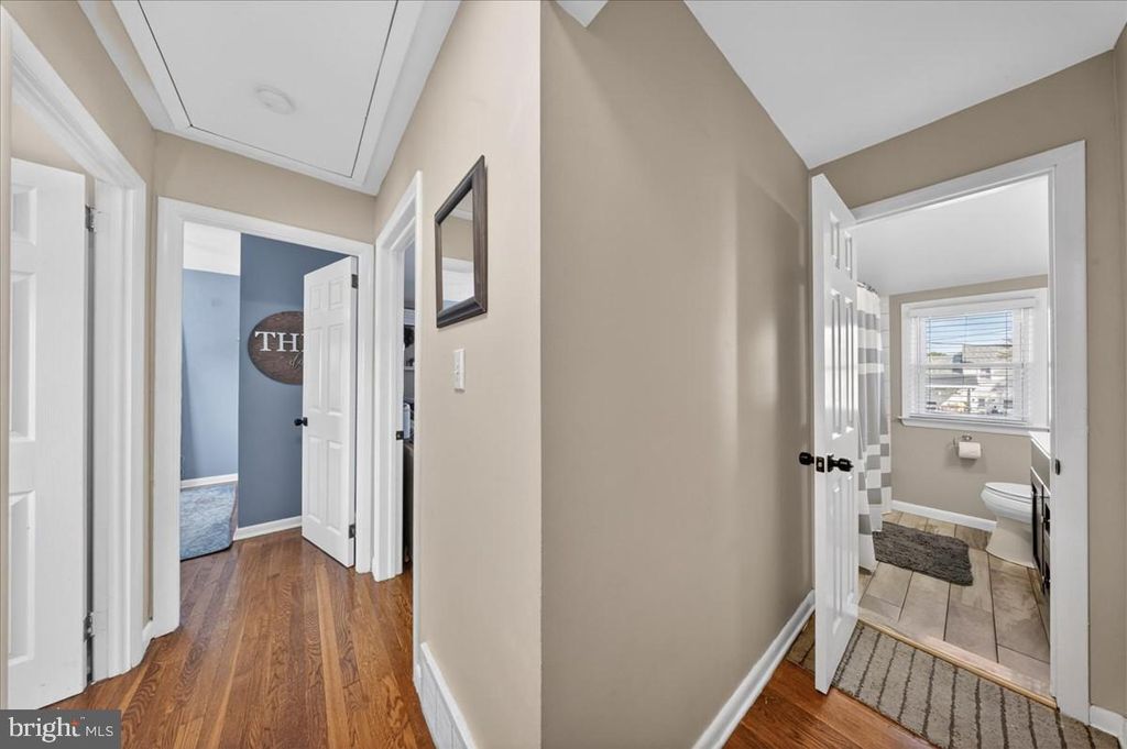 Image 11 of property listing at 11 WHITEHALL CIR, Wilmington, DE 19808