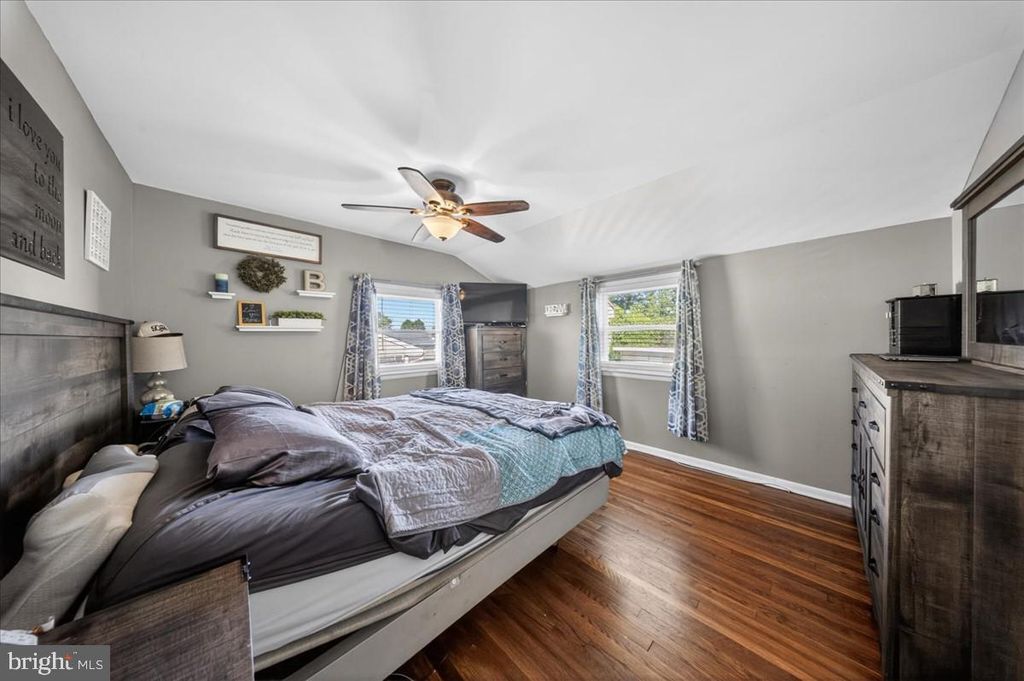 Image 13 of property listing at 11 WHITEHALL CIR, Wilmington, DE 19808
