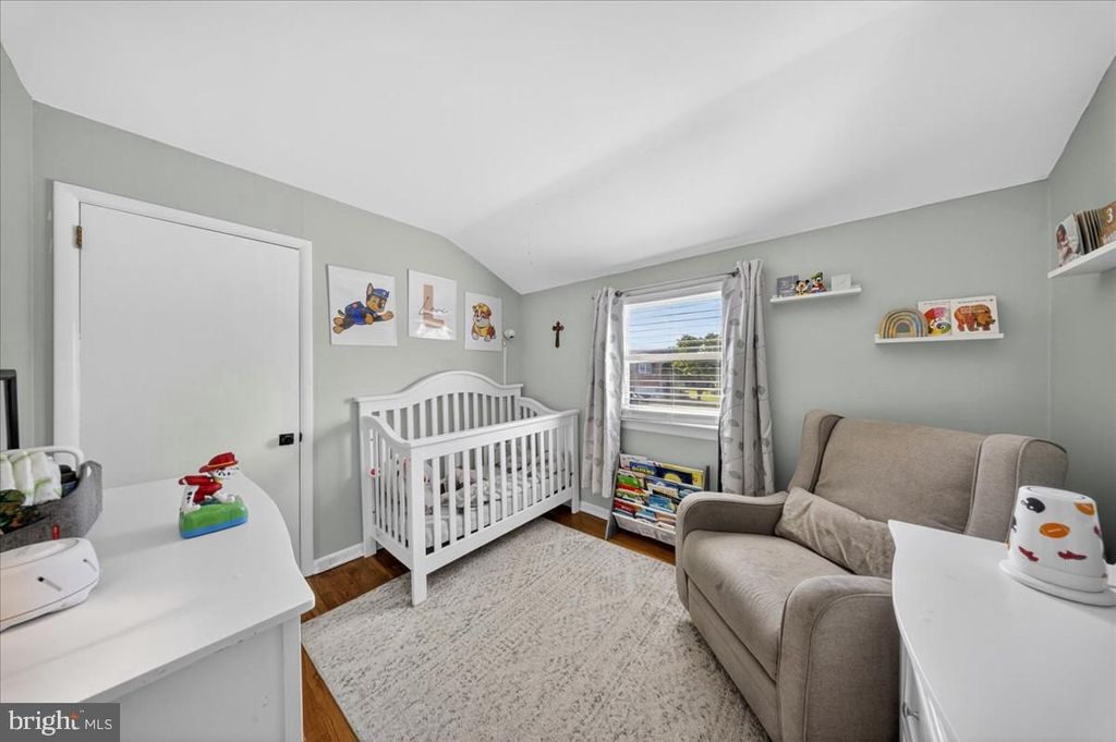 Image 15 of property listing at 11 WHITEHALL CIR, Wilmington, DE 19808