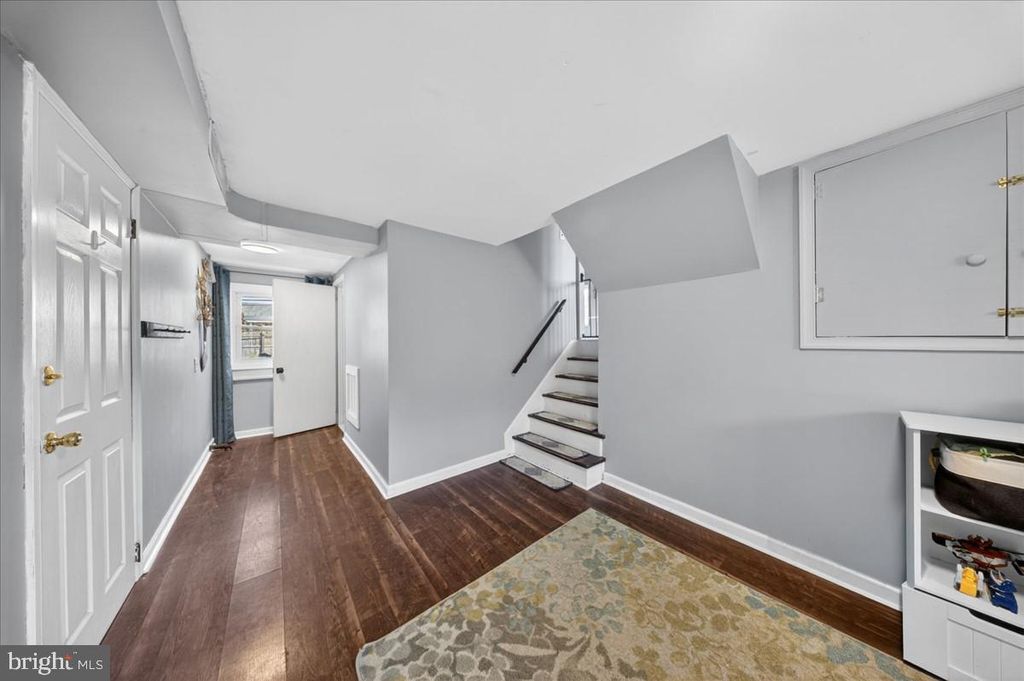 Image 17 of property listing at 11 WHITEHALL CIR, Wilmington, DE 19808