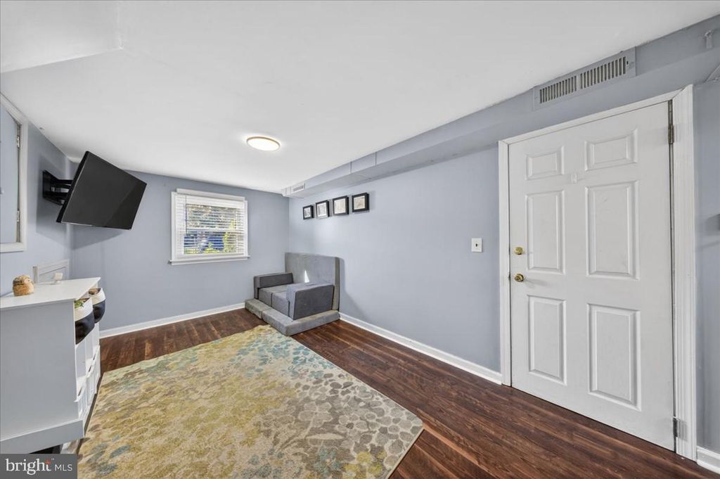 Image 18 of property listing at 11 WHITEHALL CIR, Wilmington, DE 19808