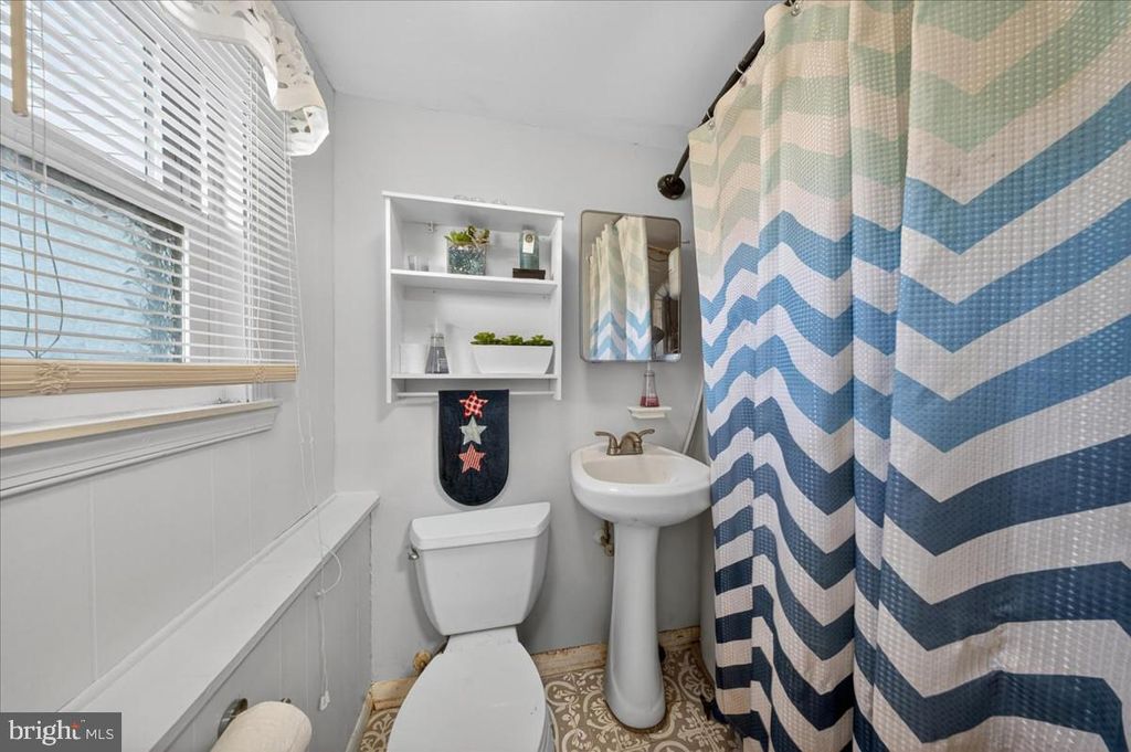 Image 19 of property listing at 11 WHITEHALL CIR, Wilmington, DE 19808