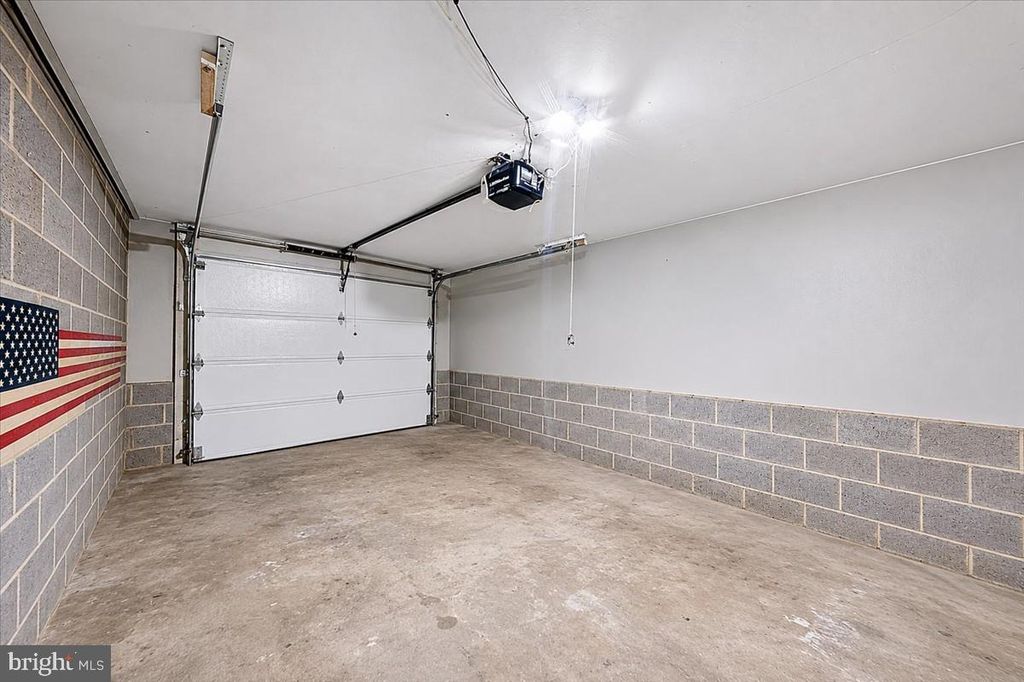 Image 20 of property listing at 11 WHITEHALL CIR, Wilmington, DE 19808