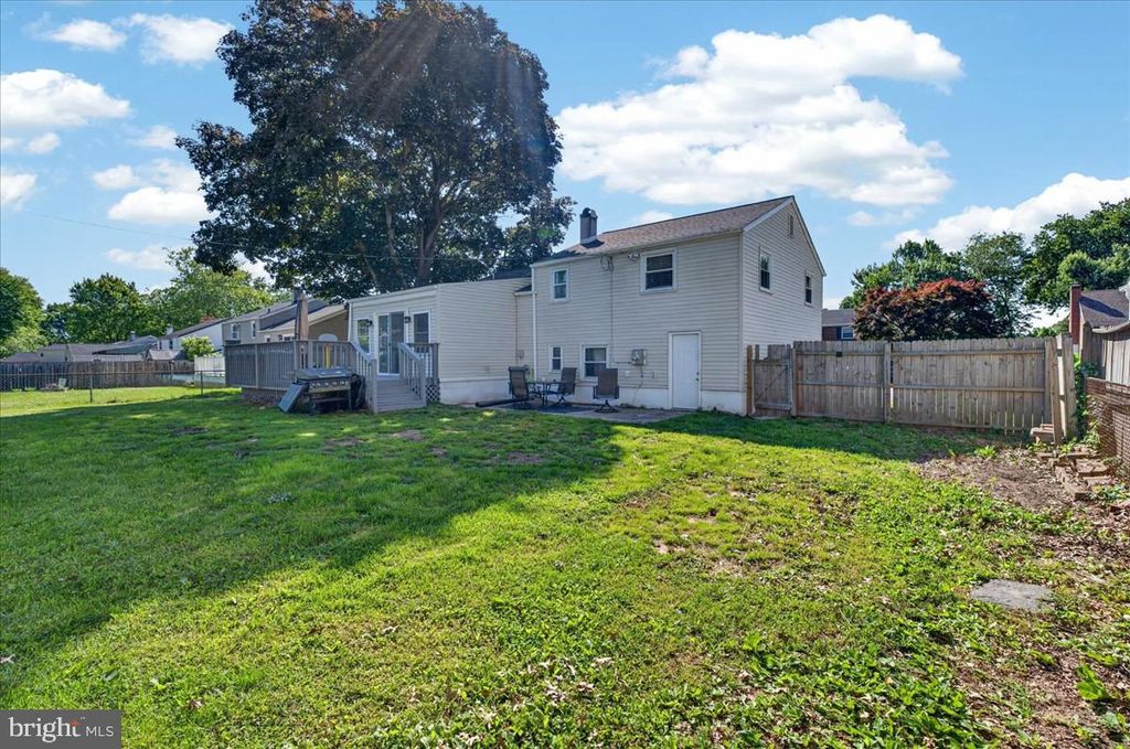 Image 24 of property listing at 11 WHITEHALL CIR, Wilmington, DE 19808