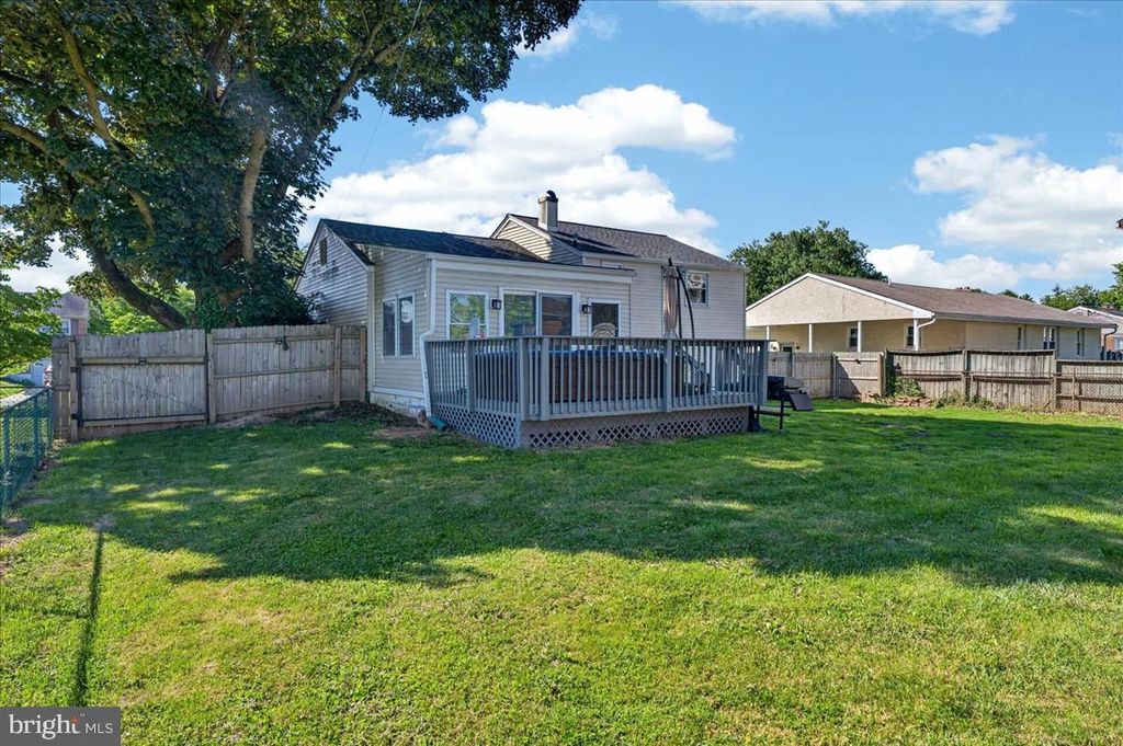 Image 25 of property listing at 11 WHITEHALL CIR, Wilmington, DE 19808