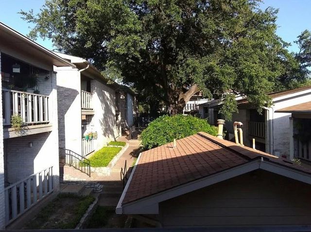 1304 Summit ST 208, Austin, TX 78741