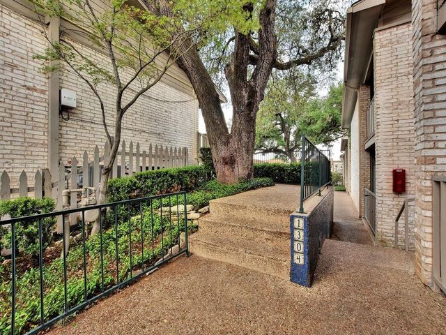 1304 Summit ST 208, Austin, TX 78741