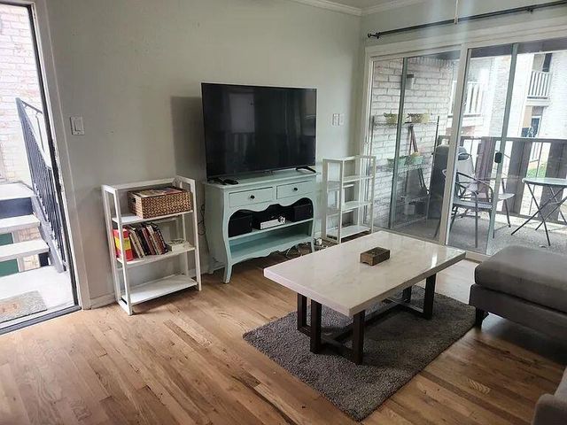1304 Summit ST 208, Austin, TX 78741