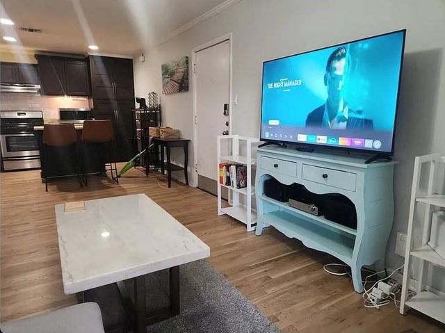 1304 Summit ST 208, Austin, TX 78741