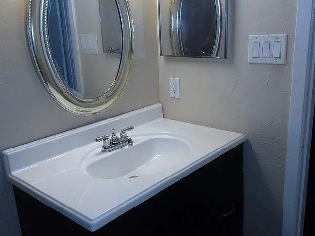 1304 Summit ST 208, Austin, TX 78741
