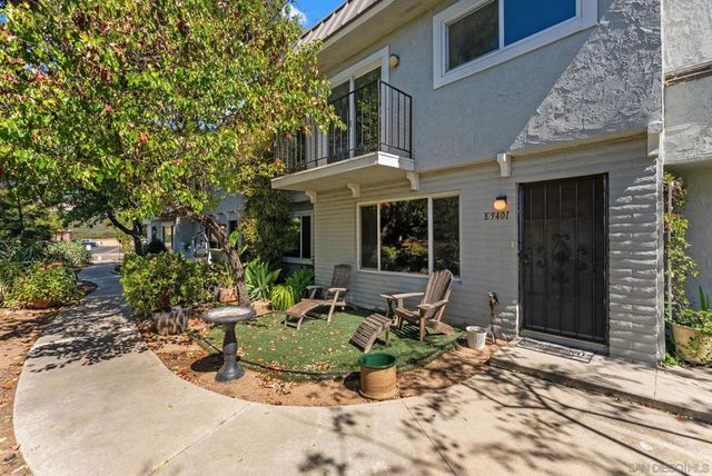 9401 Carlton Oaks Drive E, Santee, CA 92071