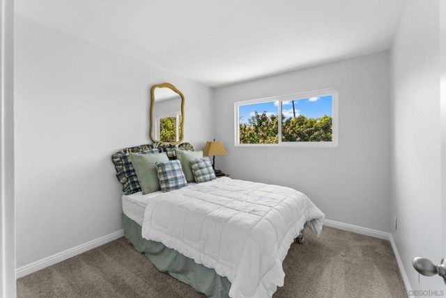 9401 Carlton Oaks Drive E, Santee, CA 92071