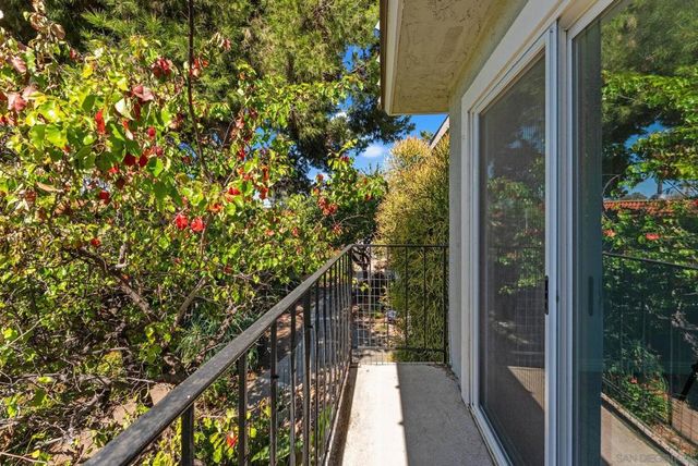 9401 Carlton Oaks Drive E, Santee, CA 92071