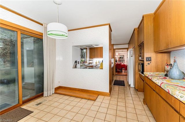 565 Knob View Drive, Winston-salem, NC 27104