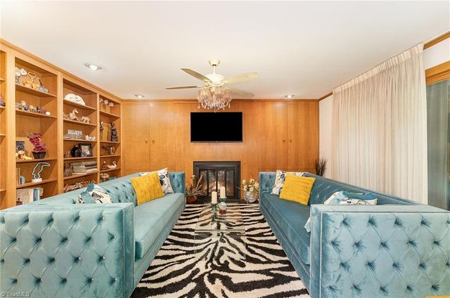 565 Knob View Drive, Winston-salem, NC 27104