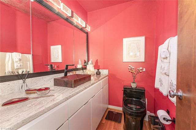 565 Knob View Drive, Winston-salem, NC 27104