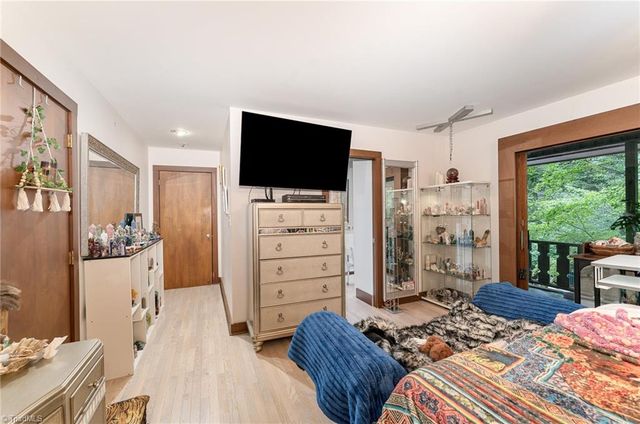 565 Knob View Drive, Winston-salem, NC 27104