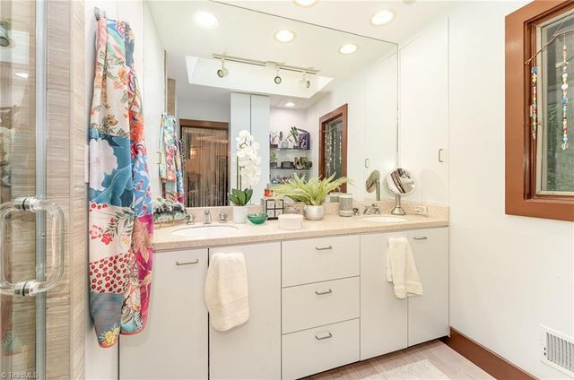 565 Knob View Drive, Winston-salem, NC 27104