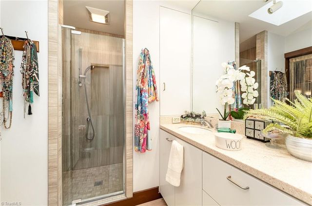 565 Knob View Drive, Winston-salem, NC 27104