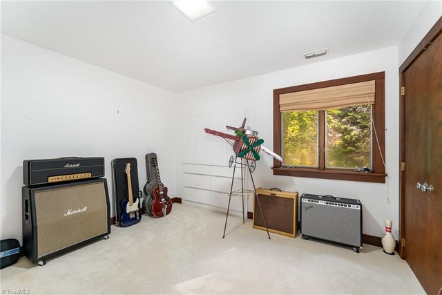 565 Knob View Drive, Winston-salem, NC 27104