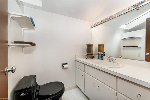 565 Knob View Drive, Winston-salem, NC 27104