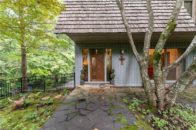 565 Knob View Drive, Winston-salem, NC 27104