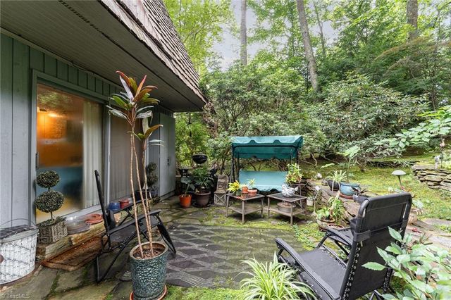 565 Knob View Drive, Winston-salem, NC 27104