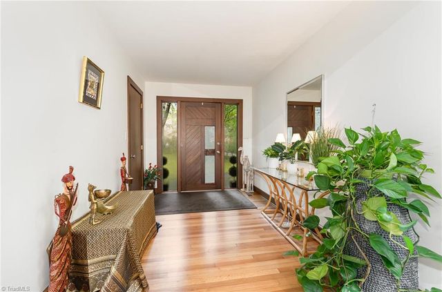 565 Knob View Drive, Winston-salem, NC 27104