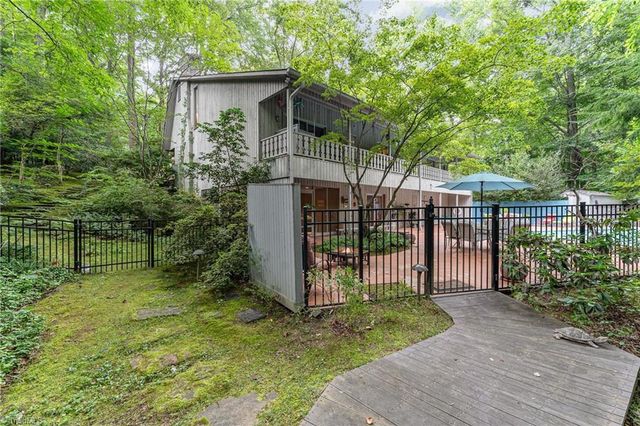 565 Knob View Drive, Winston-salem, NC 27104