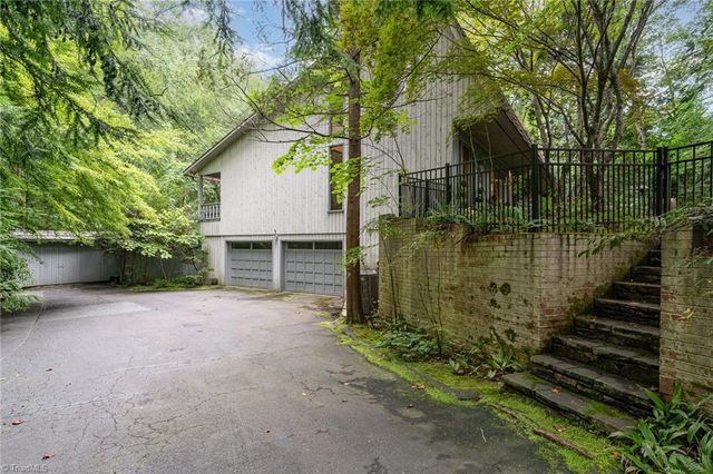 565 Knob View Drive, Winston-salem, NC 27104