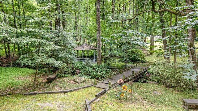 565 Knob View Drive, Winston-salem, NC 27104