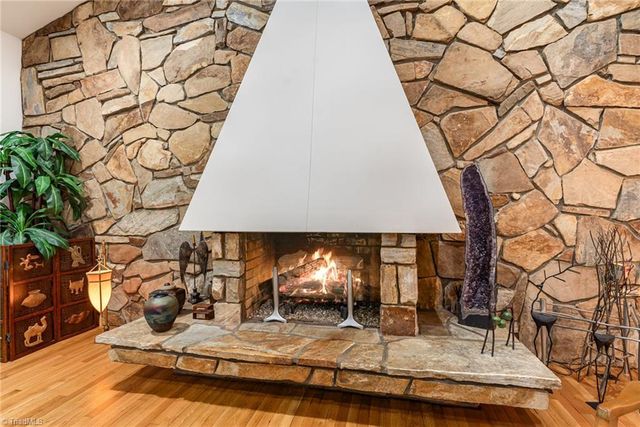 565 Knob View Drive, Winston-salem, NC 27104