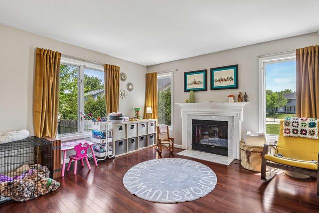 3332 E Debbie DRIVE, Oak Creek, WI 53154