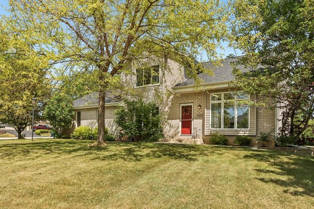 3332 E Debbie DRIVE, Oak Creek, WI 53154
