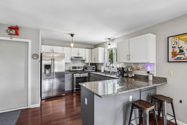 3332 E Debbie DRIVE, Oak Creek, WI 53154