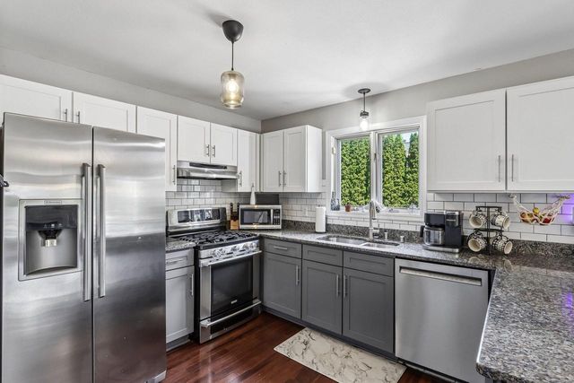 3332 E Debbie DRIVE, Oak Creek, WI 53154