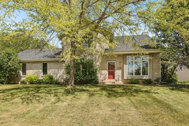 3332 E Debbie DRIVE, Oak Creek, WI 53154