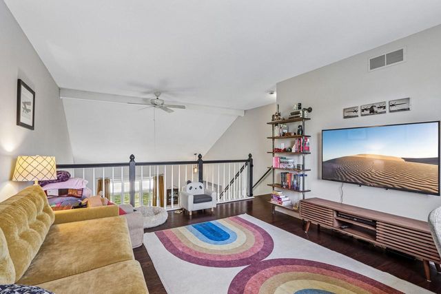 3332 E Debbie DRIVE, Oak Creek, WI 53154