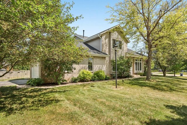 3332 E Debbie DRIVE, Oak Creek, WI 53154