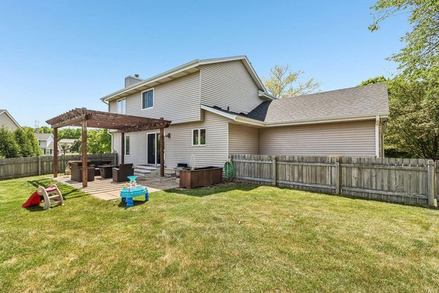 3332 E Debbie DRIVE, Oak Creek, WI 53154