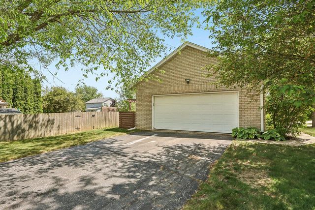 3332 E Debbie DRIVE, Oak Creek, WI 53154