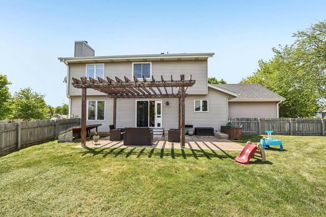 3332 E Debbie DRIVE, Oak Creek, WI 53154