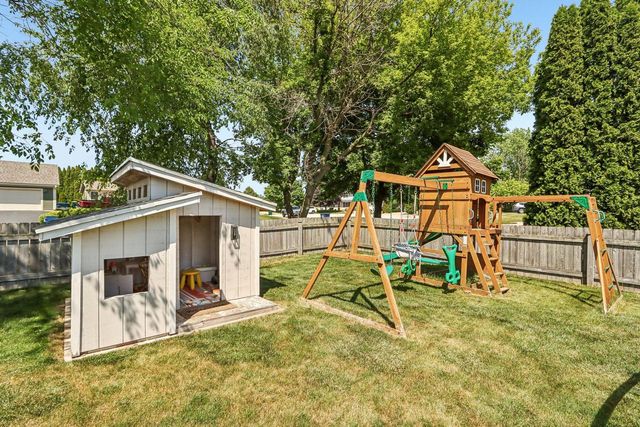 3332 E Debbie DRIVE, Oak Creek, WI 53154