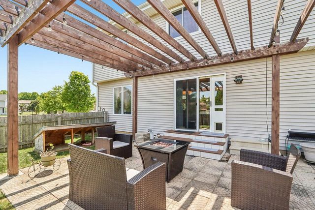 3332 E Debbie DRIVE, Oak Creek, WI 53154